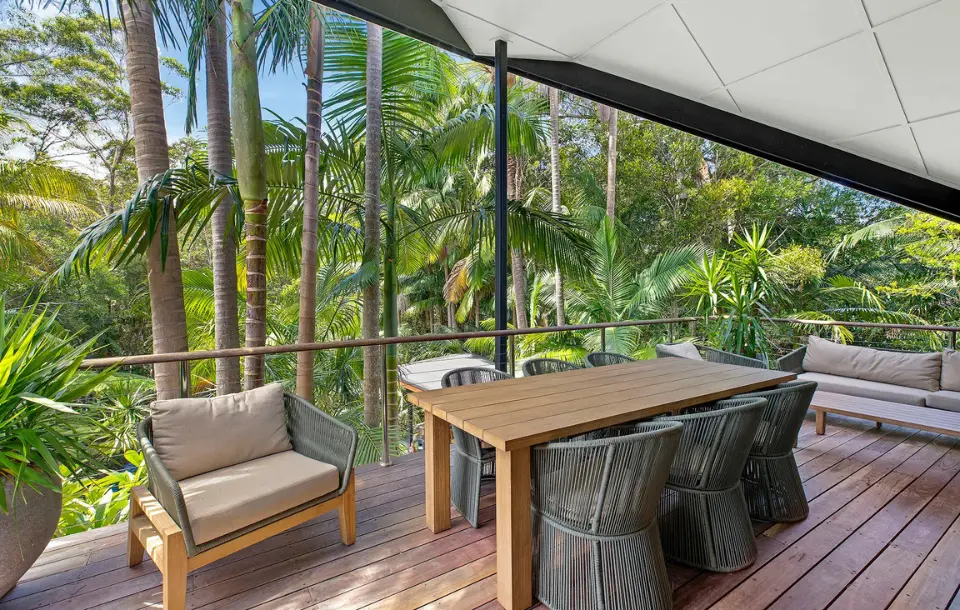 Covered outdoor deck with tropical setting — Steedbuilt